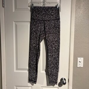Lululemon High Rise Leggings Black White Lace Floral Paisley Print Size 6